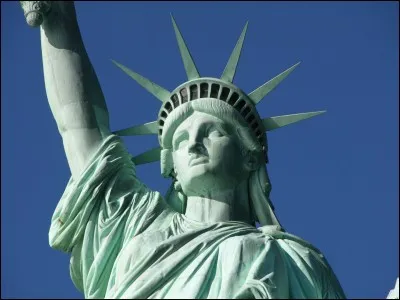 Dans quel Etat américain se trouve la Statue de la Liberté située sur Liberty Island ?