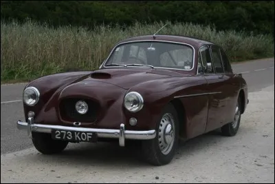 Quelle est cette voiture anglaise ?