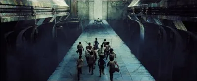 Des griffeurs bloquent le passage. Les blocards se battent contre les griffeurs pendant que Teresa et Chuck entrent le code pour sortir du labyrinthe. Cite le code à entrer.