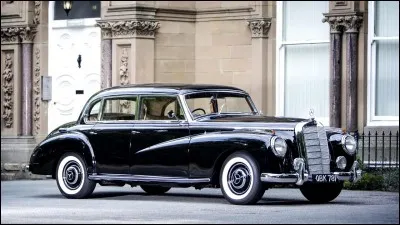 Quelle est cette vieille voiture ?