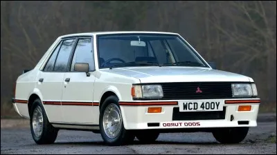 Quelle est cette vieille voiture ?