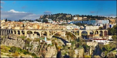 Où se situe Constantine ?