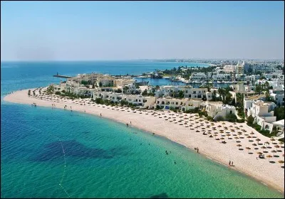 Retrouvez le pays ayant une ville du nom de Sousse.