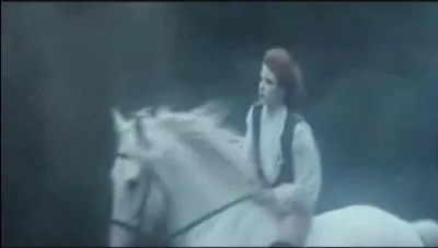 Dans quel clip pouvons-nous voir Mylne  cheval ?