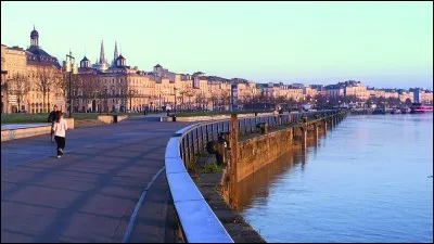 De quelle région Bordeaux est-elle la préfecture ?