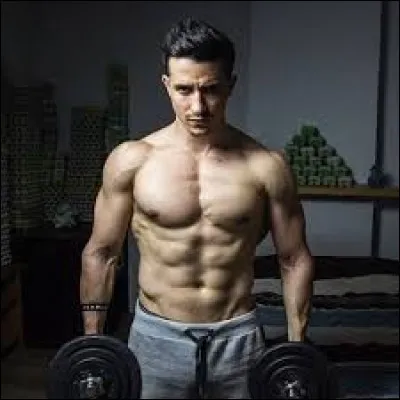 Quelle est la spécialité du youtubeur Tibo InShape ?