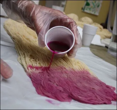 Vocabulaire - Comment dis-tu "teindre" ?