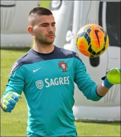 Quelle est sa deuxième nationalité ?