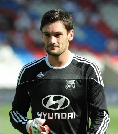 Le gardien de but de la question 7 est devenu n°2 après le départ de ...