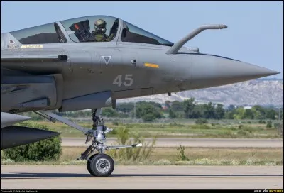 Quelle flottille de l'a&eacute;ronautique navale fut la premi&egrave;re &agrave; &ecirc;tre &eacute;quip&eacute;e du Rafale M ?