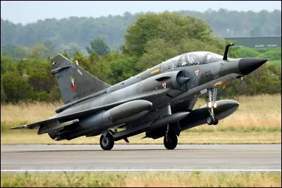 Le Mirage 2000N est le premier chasseur bombardier supersonique fran&ccedil;ais destin&eacute; au bombardement nucl&eacute;aire.