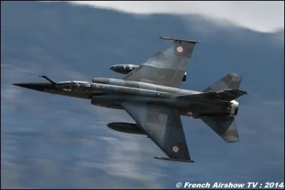 Quel pays s'est port&eacute; acqu&eacute;reur d'une version "plastron d&eacute;militaris&eacute;" du Mirage F1 &agrave; hauteur de 64 avions ?