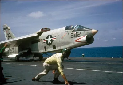 Avec la France, quel est le dernier pays &agrave; avoir utilis&eacute; le F-8 Crusader ?