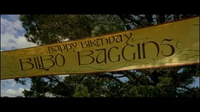 Quel âge a Bilbon lors de son anniversaire, lors du premier chapitre ?
