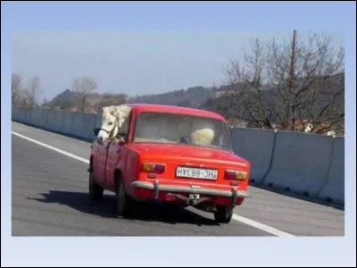 Une voiture rouge avec un cheval, est-ce forcément une Ferrari?