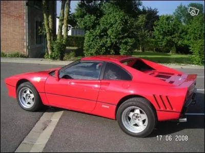On dirait une 288GTO, non ?