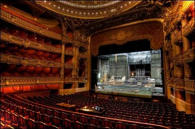 Comment appelle-t-on une école de danse prestigieuse ?