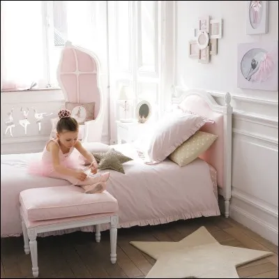 Comment appelle-t-on les petites filles qui sont dans une grande école ?