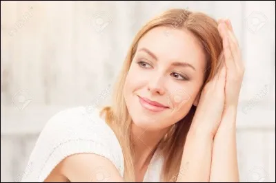 Pouvez-vous compléter la phrase : "Bien que cette femme ..... réussi sa carrière, elle est restée humble." ?