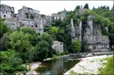 &Agrave; Vallon-Pont-d'Arc (Ard&egrave;che), les habitants portent le gentil&eacute; ...