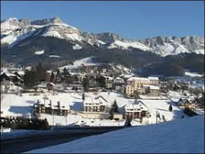 Justine est une habitante de Villard-de-Lans (Is&egrave;re). Elle porte alors le gentil&eacute; ...