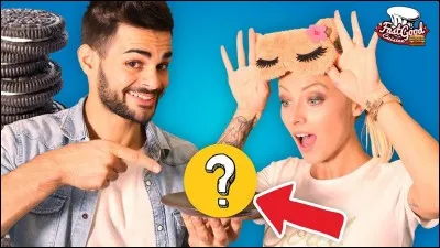 Avec quel Youtubeur a-t-elle fait une recette les yeux bandés ?