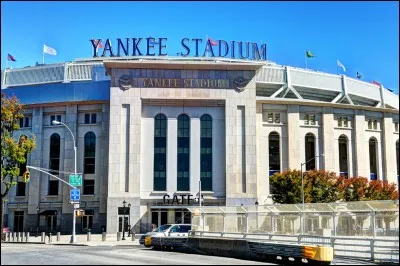 Quel clip est actuellement le premier en terme de vues sur YouTube ?