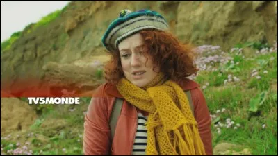 Dans l'épisode "Pourquoi pas Martin ?", quel prénom choisit Avril pour s'infiltrer dans la maison ?