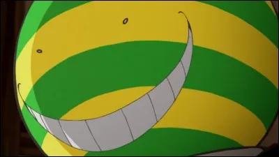 Complétez. 
Koro-sensei a cette expression lorsqu'il...