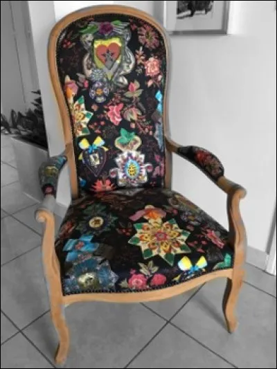 Quel est ce joli meuble rencontré dans un vide-grenier ?