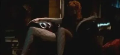 Dans quel clip pouvons-nous voir Mylne assise dans un fauteuil ?