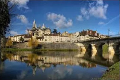 Quelle est cette ville qui a un nom d'origine celte qui signifie quatre clans ?