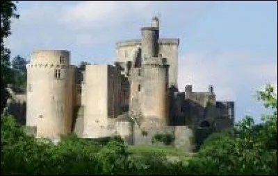 Quelle est ce château transformé en forteresse de légende par 
 Bérenger de Roquefeuil ?