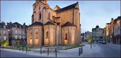 Quelle est cette ville, première à se libérer par ses propres moyens dans la France occupée, le 15 août 1944 ?