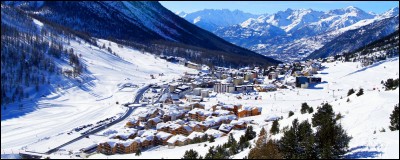 Comme c'est la saison, on va parler des stations de ski ! Quelle est la plus ancienne station des Hautes-Alpes ?