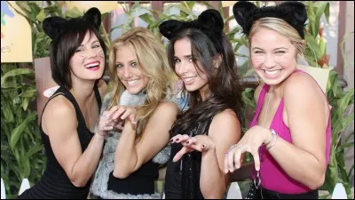 Comment s'appelle le club de gymnastique où s'entraînent les filles ?