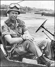 En juillet 1940,  la tte de la 2e division blinde, il fit une chose tonnante, laquelle ?