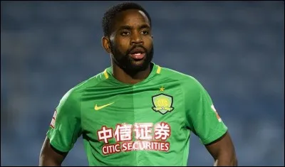 Dans quel club jouait Cedric Bakambu avant d'être transféré au Beijing Guoan pour 40 millions d'euros cet hiver ?