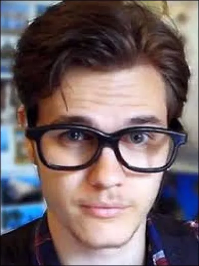 Quel est le prénom du youtubeur Poisson Fécond ?