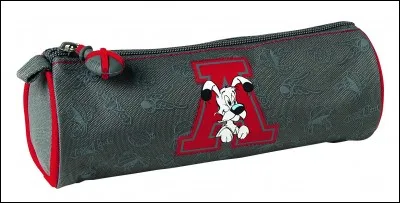 Astérix veille sur les crayons rangés à l'intérieur de cet objet dont le nom rime avec...