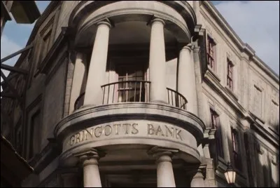 Sur la table d'Hagrid, Harry s'empare de la une de « La Gazette du sorcier » qui traite du cambriolage de Gringotts, dont Ron avait parlé à Harry précédemment. Toutefois, Harry découvre ici la date à laquelle ce cambriolage (ou plutôt, cette tentative de cambriolage) a eu lieu, c'est-à-dire...