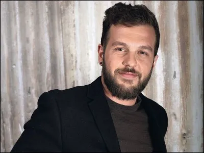 Ce chanteur s'appelle...