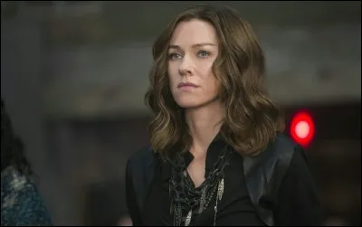 À quelle faction appartient la mère de Tobias ?