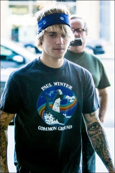 À quel âge Justin devient claustrophobe ?