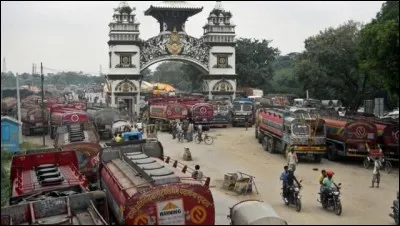 Continuons vers le « नेपाल ». Où est-ce ?