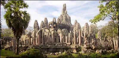 Nous voici maintenant en « Kâmpŭchéa ». Quel est ce pays ?