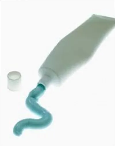 Un tube de dentifrice :
