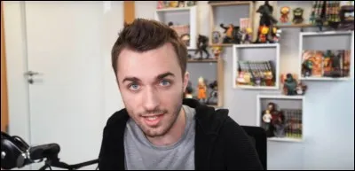 Quelle est la date d'anniversaire de Squeezie ?