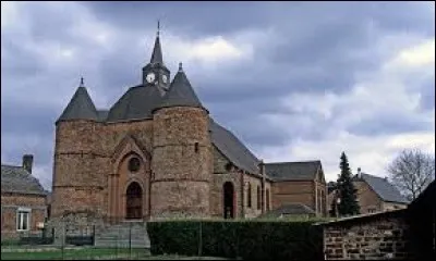 Notre balade prend fin devant l'église Saint-Martin de Wimy. Village des Hauts-de-France, en Thiérache, il se trouve dans le département ...