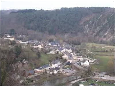 Je vous propose de partir dans les Pays-de-la-Loire, à la découverte de Saint-Léonard-des-Bois. Commune dans la région naturelle des Alpes Mancelles, elle se situe dans le département ...